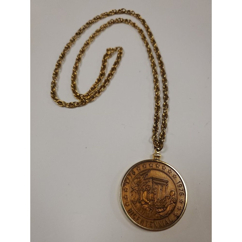 Rare 200 Years of Freedom 1776 1976 Bicentennial / Medal / Chain 1.5” Coin